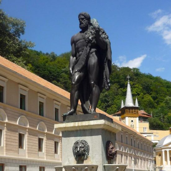 statuia lui hercule hotel ferdinand baile herculane alsys travel